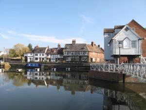Mews House, Tewkesbury town centre, hot tub, pets