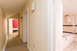 Mews House, Tewkesbury town centre, hot tub, pets