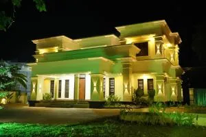 Hill Club Square - Pāndikkād