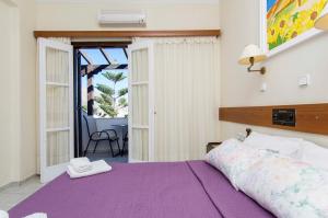 Holiday Beach Resort Santorini