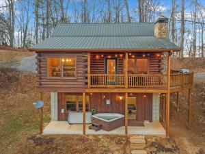 Rivendell - Stunning Views, Fireplace, Hot Tub, Billiards Table, Outdoor Fire Pit - Morganton, GA