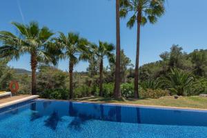 Finca es Foners en Felanitx con piscina y jacuzzis en suite