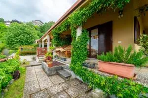 Crimson Apartment by Wonderful Italy - Limonta