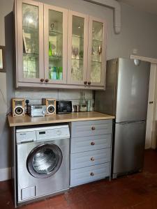 Mews House, Tewkesbury town centre, hot tub, pets