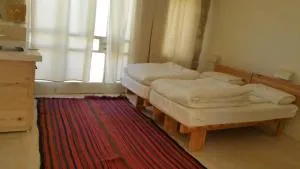 Fig Tree Hotel - Khirbat ‘Abūr