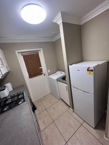 Fully Furnished Modern Unit in centre of city