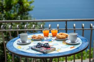 Sospesi sul mare della costiera