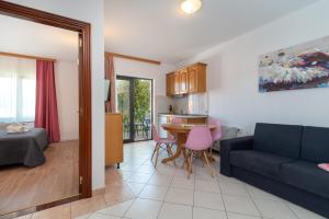 Maca Apartments & Suites