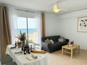 Beachfront, air con, private parking and lift
