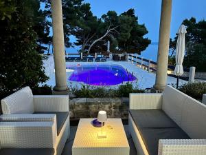 Vila Vera Seafront Apartments - 4hvězdičkové hotely ve městě Sumartin