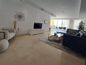 Noctua Estepona Puerto Alto 018