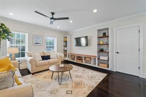 Upscale Azure by Saratoga Stays