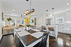 Upscale Azure by Saratoga Stays