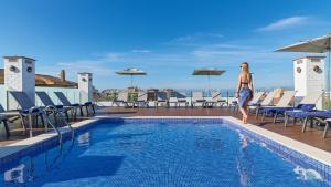 H10 Delfín - Adults Only