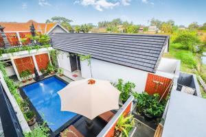 White Blue House 3 - Pvt Room, Shared Pool&Kitchen
