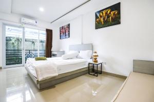 White Blue House 3 - Pvt Room, Shared Pool&Kitchen