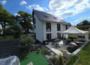 Neues-Helles-Modernes Haus - Hackenheim