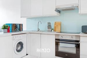 Inviting 1-bed Apartment in Newark on-Trent by Renzo, Free Parking and Wi-Fi!
