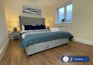 Modern 1 bedroom flat with free parking