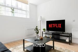 Gorgeous 1-bed Apartment in Newark on-Trent by Renzo, Free Parking, Sleeps 4!