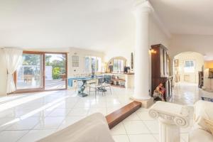 Luxury Villa Sea Front With Pool img12