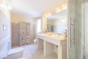 Luxury Villa Sea Front With Pool img40