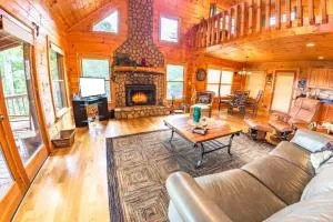 White Rock - Mountain Views, Hot Tub, Game Room, 5 Minutes From Downtown Blue Ridge - Blue Ridge, GA - Sugar Creek