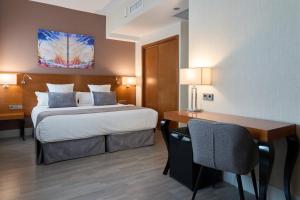 Family Room room in Hotel Puerta de Toledo