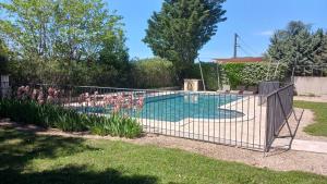 Maisons de vacances Villas de La Ferme Du Gros Noyer : Maison 4 Chambres - Picholine