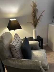 Lakeside View, Perton Village