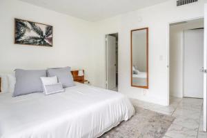 Beachfront, Pools, Patio, King Bd Villa- Hollywood FL