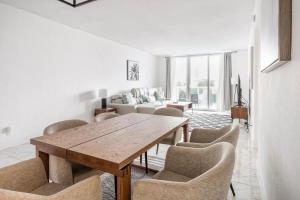 Beachfront, Pools, Patio, King Bd Villa- Hollywood FL