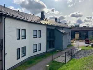 Comfy Modern Design Full Home with Parking