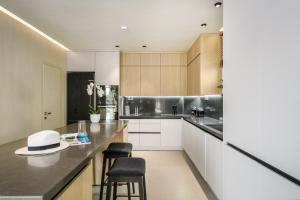 New Beachfront Mesogaia Villa with Heated Pool, Jacuzzi & Playroom, 60m from the beach