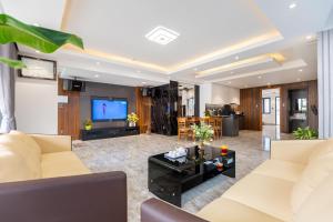 Sunflower Villa - Free Bida - Phòng Karaoke - Có Thang Máy - 10 Phòng Ngủ - Gần Biển