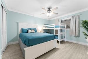 4 Loungers 2 Umbrellas Inlc Peak Season Beachfront