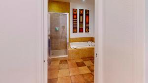 LV018 Downstairs Studio Near Main Pool Hot Tub