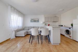 CB Living - 2 bedroom bungalow near Zenia Beach