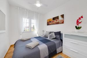 CB Living - 2 bedroom bungalow near Zenia Beach