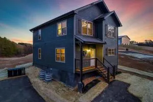 Valentines Day Weekend Available! Modern Cabin! Dog Friendly! - Walnut Grove