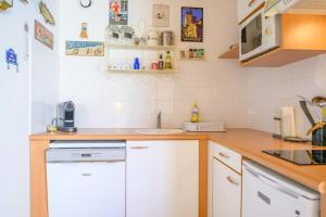 Maisons de vacances Appartment with courtyard and garden 300 m from the port and from the beach : photos des chambres