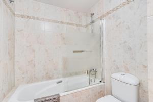 Ultimate Rentals - Heerlijk Appartement Met Uitzicht Op Het Zwembad