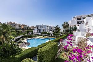 Ultimate Rentals - Heerlijk Appartement Met Uitzicht Op Het Zwembad