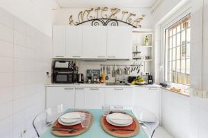 Luxurious home of the antiquarian at Spanish Steps