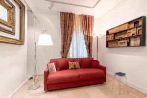 Luxurious home of the antiquarian at Spanish Steps