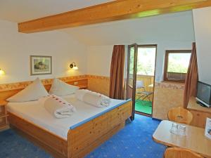 Standard Double Room with Lake View room in Staudacher Hof-Das Romantische Haus
