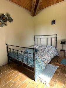 Maisonnette indépendante au calme dans un grand jardin