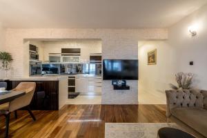 Amigo 2-Bedroom Luxury Suite - Balcony & Seaview 