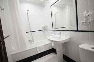 Hostería de Adarzo auto check