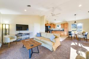 Kelseyville Cottage Private Deck and On-Site Winery